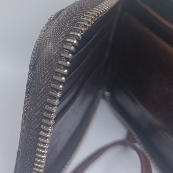 Authentic FENDI Vintage Zucca Pattern Short Wallet with Crossbody strap - Picture 7 of 15